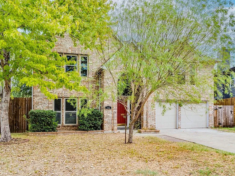 702 Riverlawn Dr - Photo 2 of 22