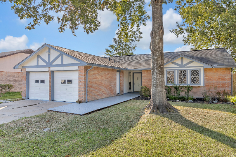 2806 Heritage Bend Dr - Photo 2 of 38