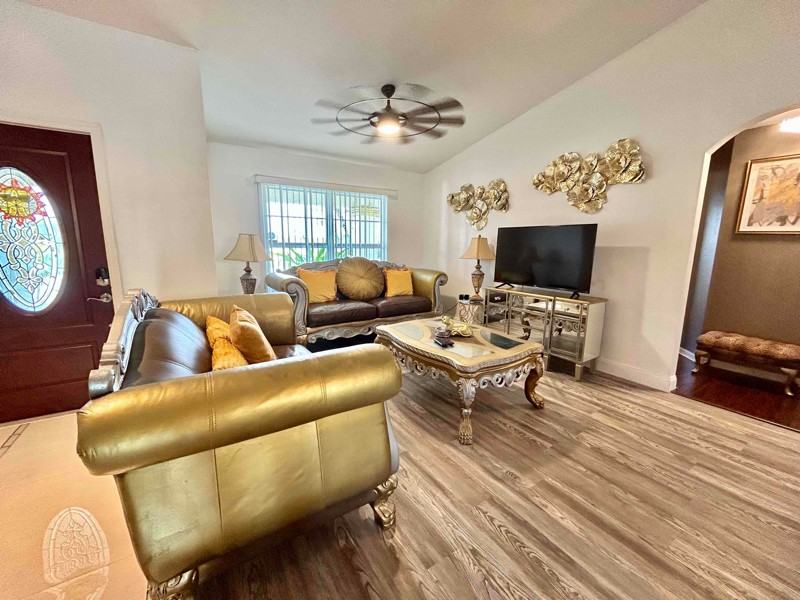 1501 Ne 35th Ln - Photo 2 of 10