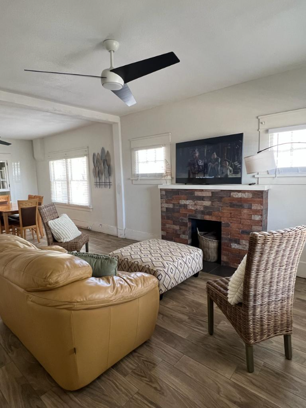 3927 Oxford Ave - Photo 2 of 11