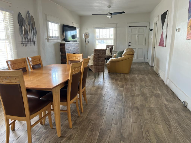 3927 Oxford Ave - Photo 3 of 11