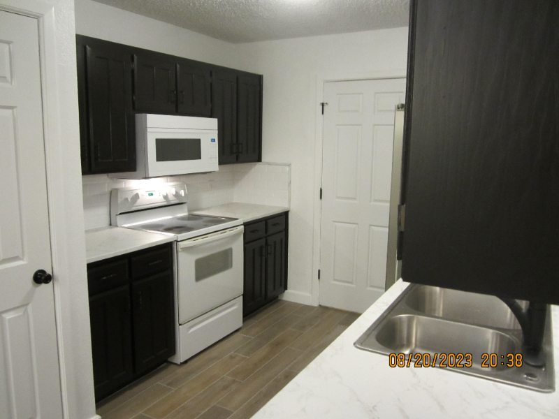 928 Meadowlark Dr - Photo 2 of 10