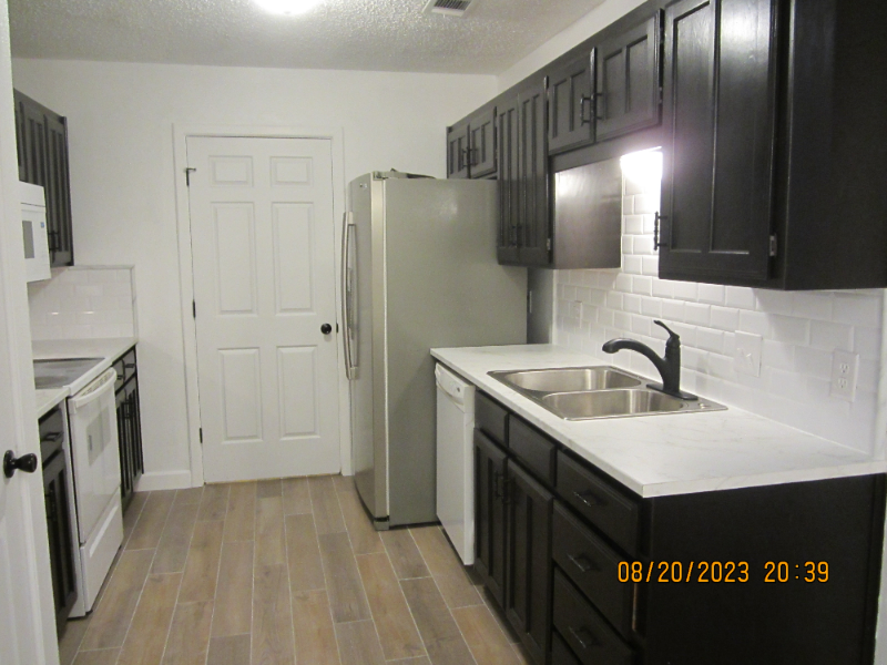 928 Meadowlark Dr - Photo 3 of 10