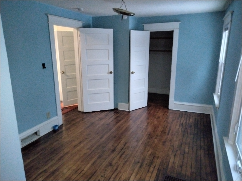 2118 Penn Ave N - Photo 2 of 11