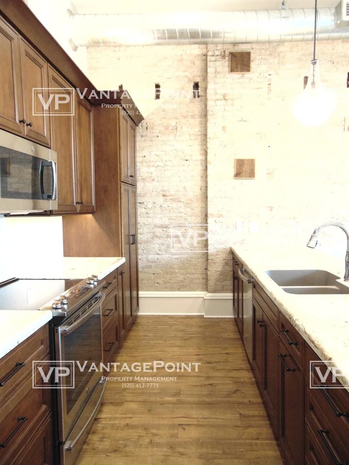 121 - 123 West Wisconsin Avenue - 121 1/2 #121-1-2 - Photo 3 of 19