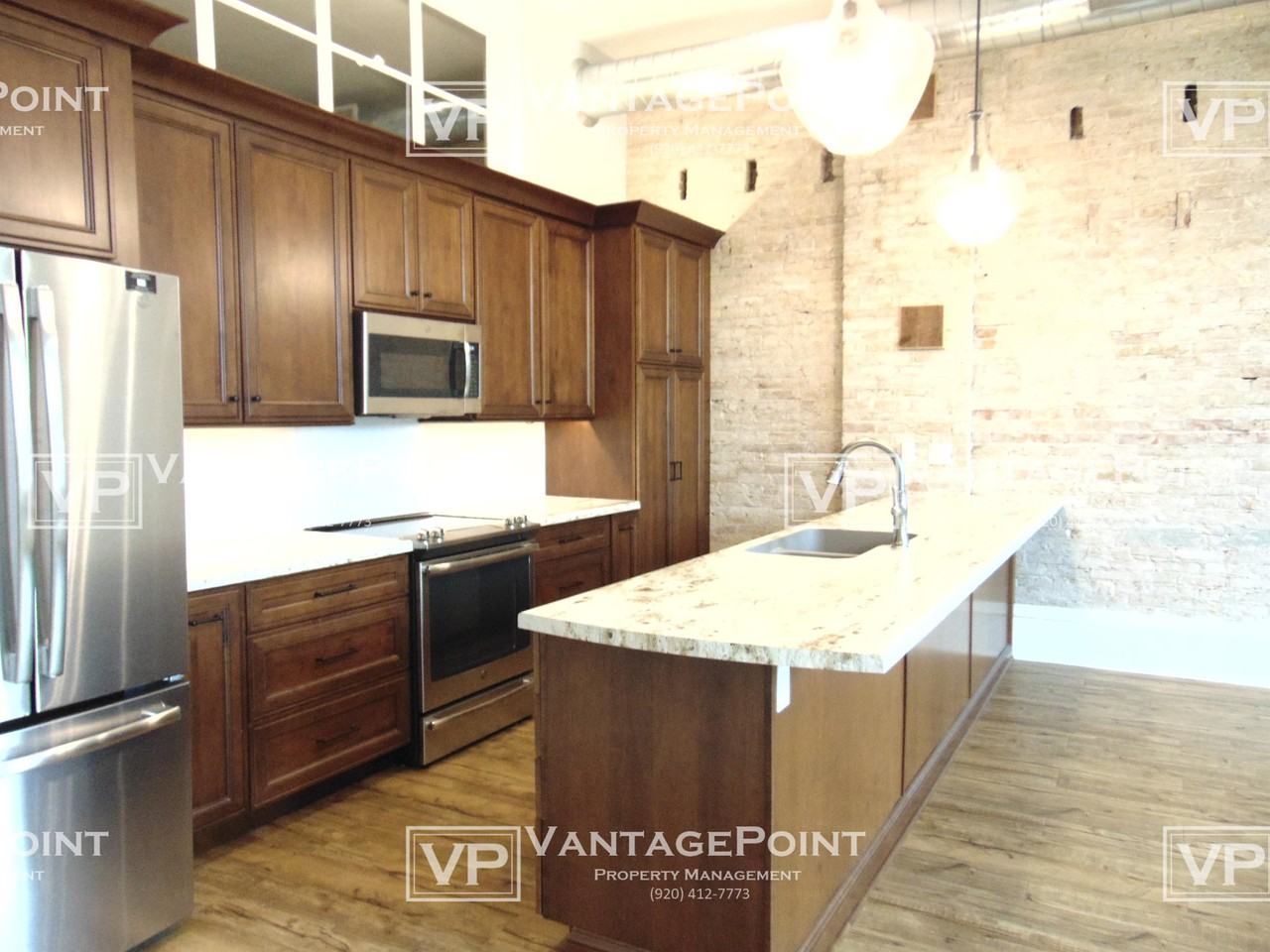 121 - 123 West Wisconsin Avenue - 121 1/2 #121-1-2 - Photo 4 of 19