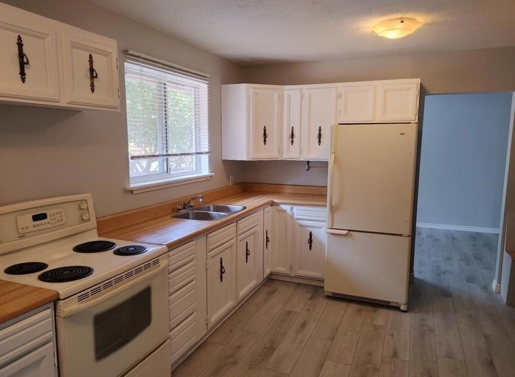 1991 Bayview Ave - Photo 2 of 10