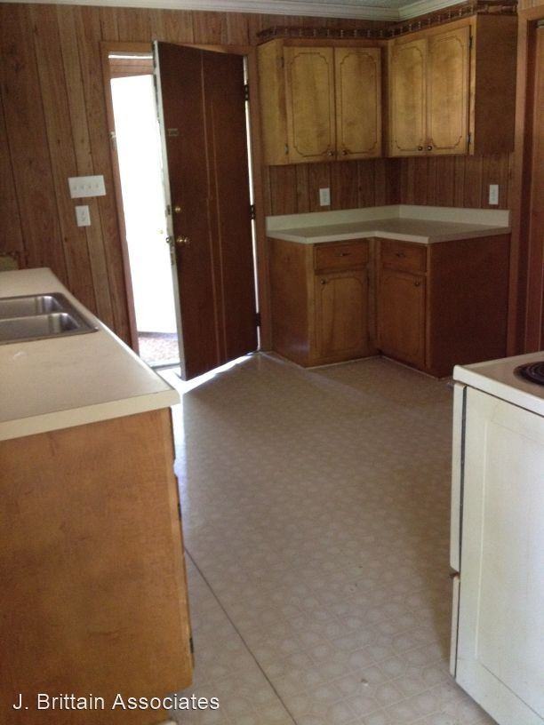 240 Cedar Springs Dr - Photo 3 of 14