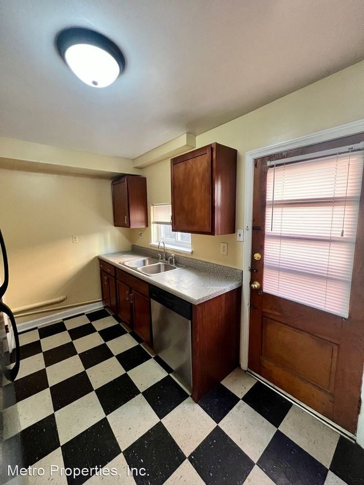 3311 Ellwood Ave - Photo 3 of 13