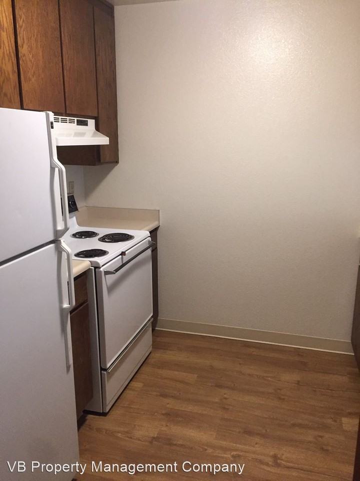 1352 Creekside Dr. - Photo 3 of 15