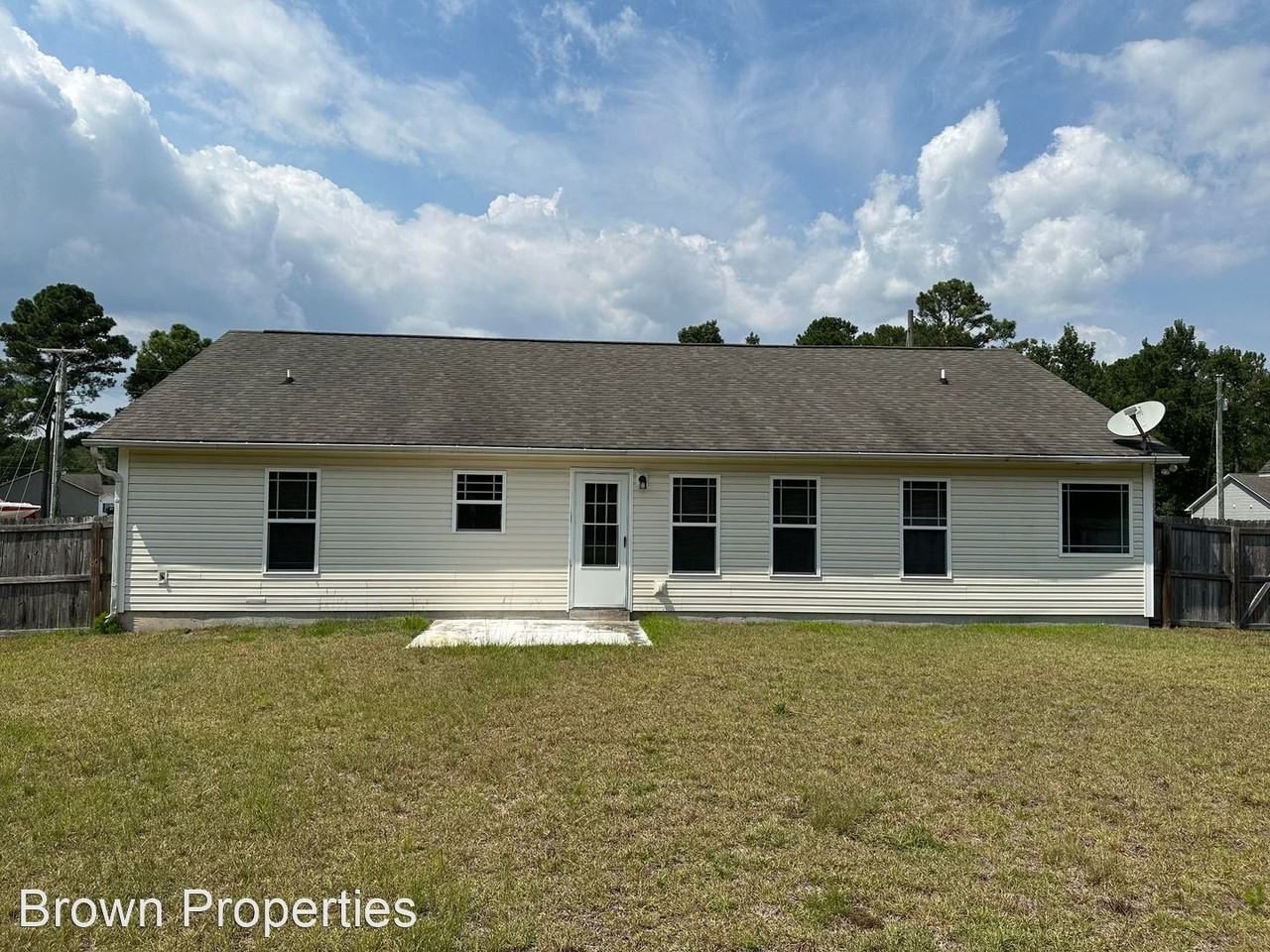 300 Brinley Pl - Photo 2 of 28