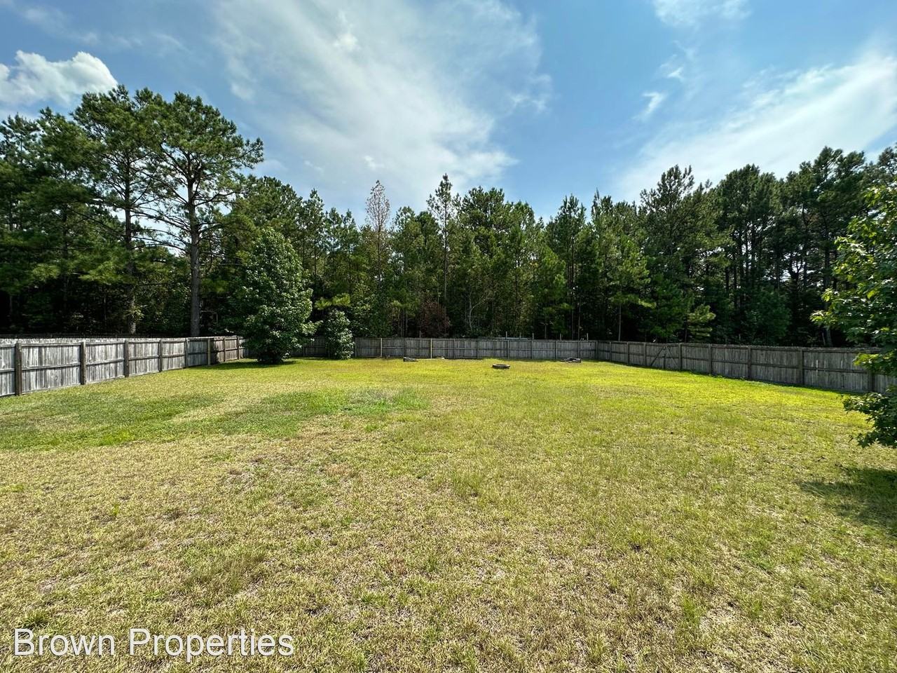300 Brinley Pl - Photo 3 of 28