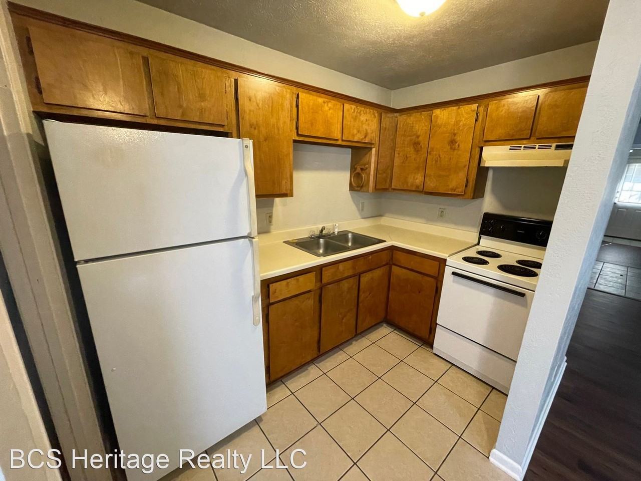 2205 Young Place - 2205 A Young Place - Photo 3 of 14