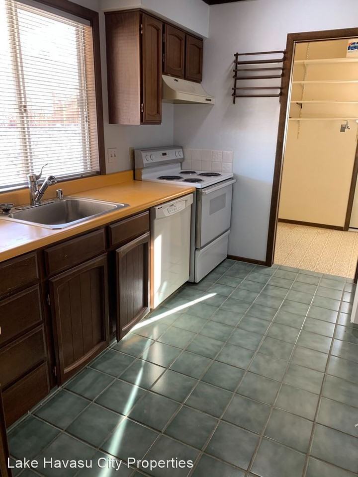 3411 & 3415 Tomahawk Dr - Photo 3 of 14