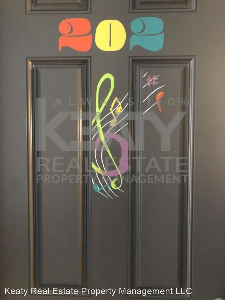 305 W Second Street - Photo 2 of 18