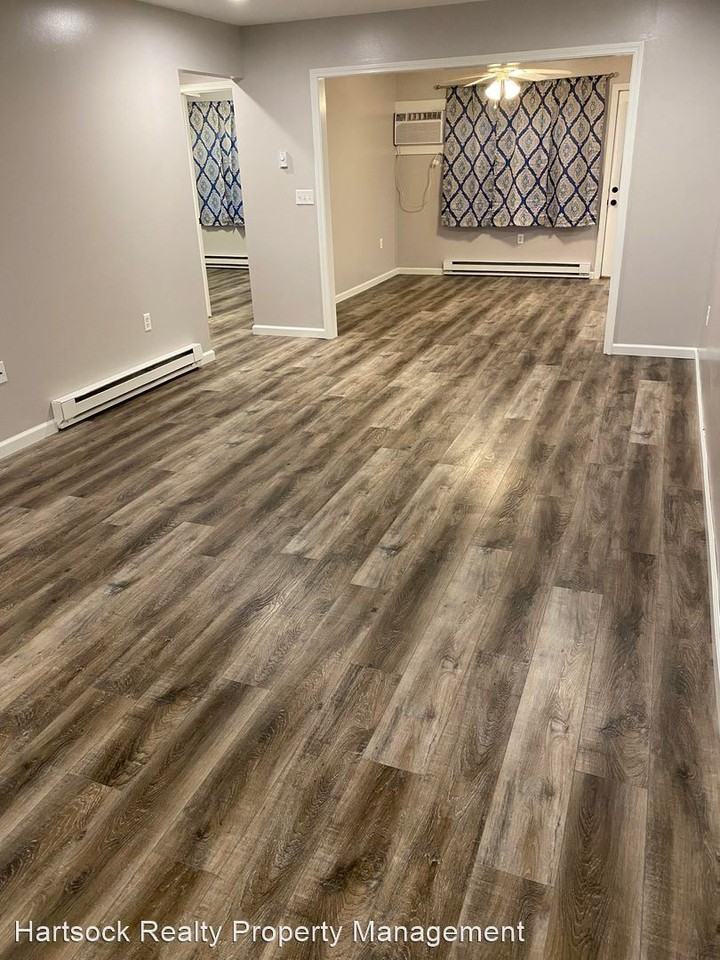 DELPHOS BEAUTIFUL NEWLY REMODELED DUPLEX APARTMENT WITH 1 CAR GARAGE