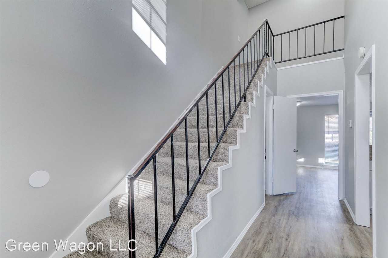 3 bed 1.5 bath duplex in Midwest City - Photo 2 of 14