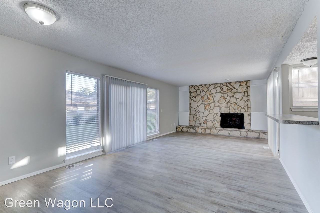 3 bed 1.5 bath duplex in Midwest City - Photo 3 of 14