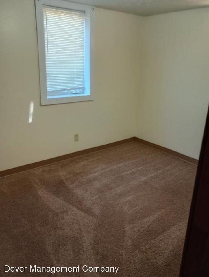 5 Plex Unit in Wayne - Photo 3 of 8