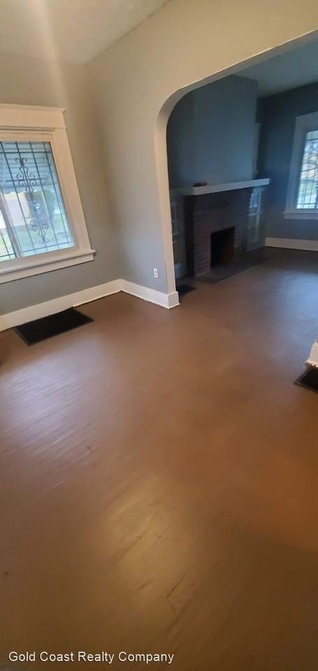 2332 Oakridge Dr - Photo 2 of 13