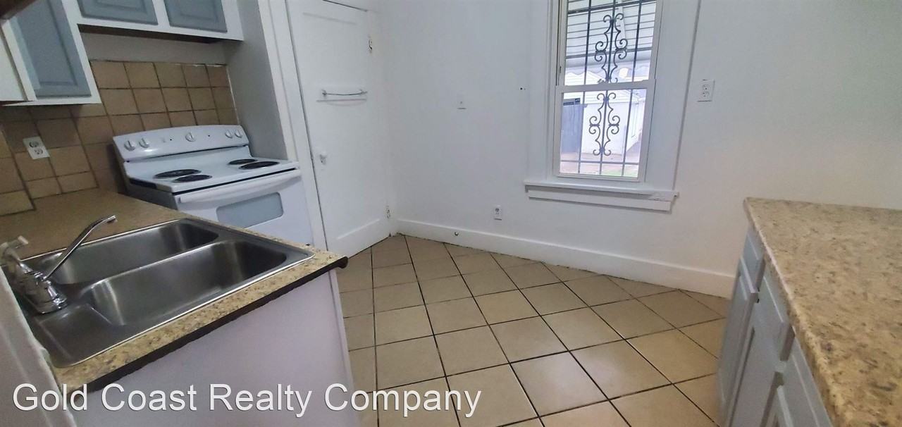 2332 Oakridge Dr - Photo 3 of 13