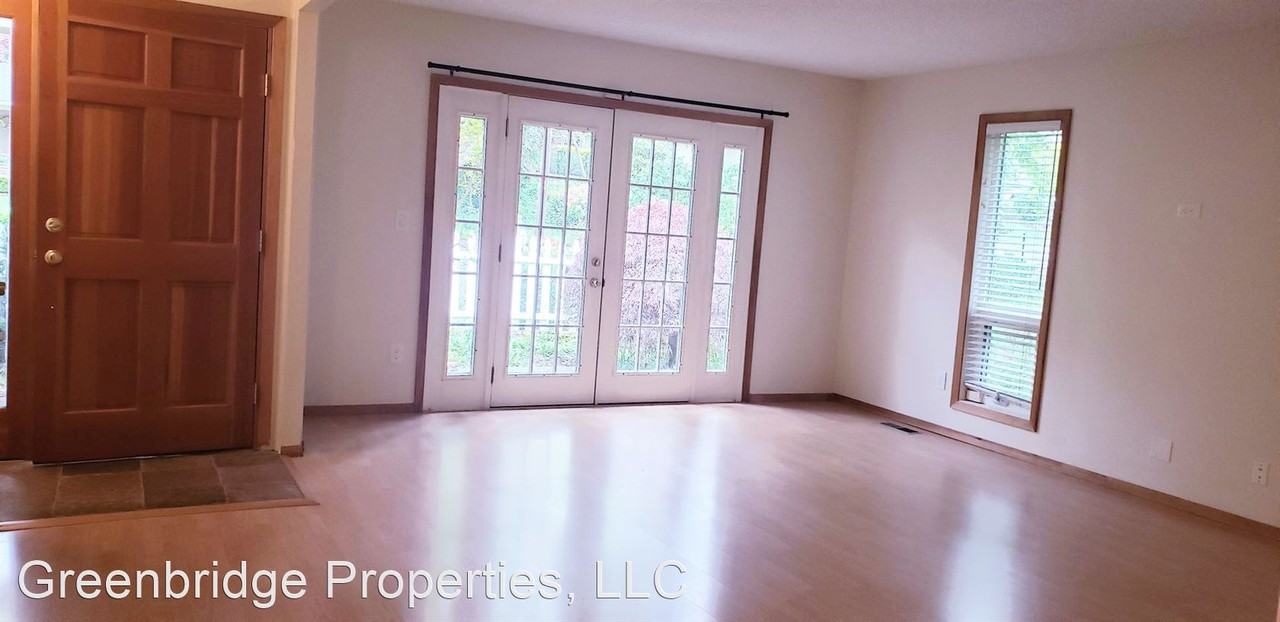 1725 Mapleleaf Rd - Photo 3 of 35