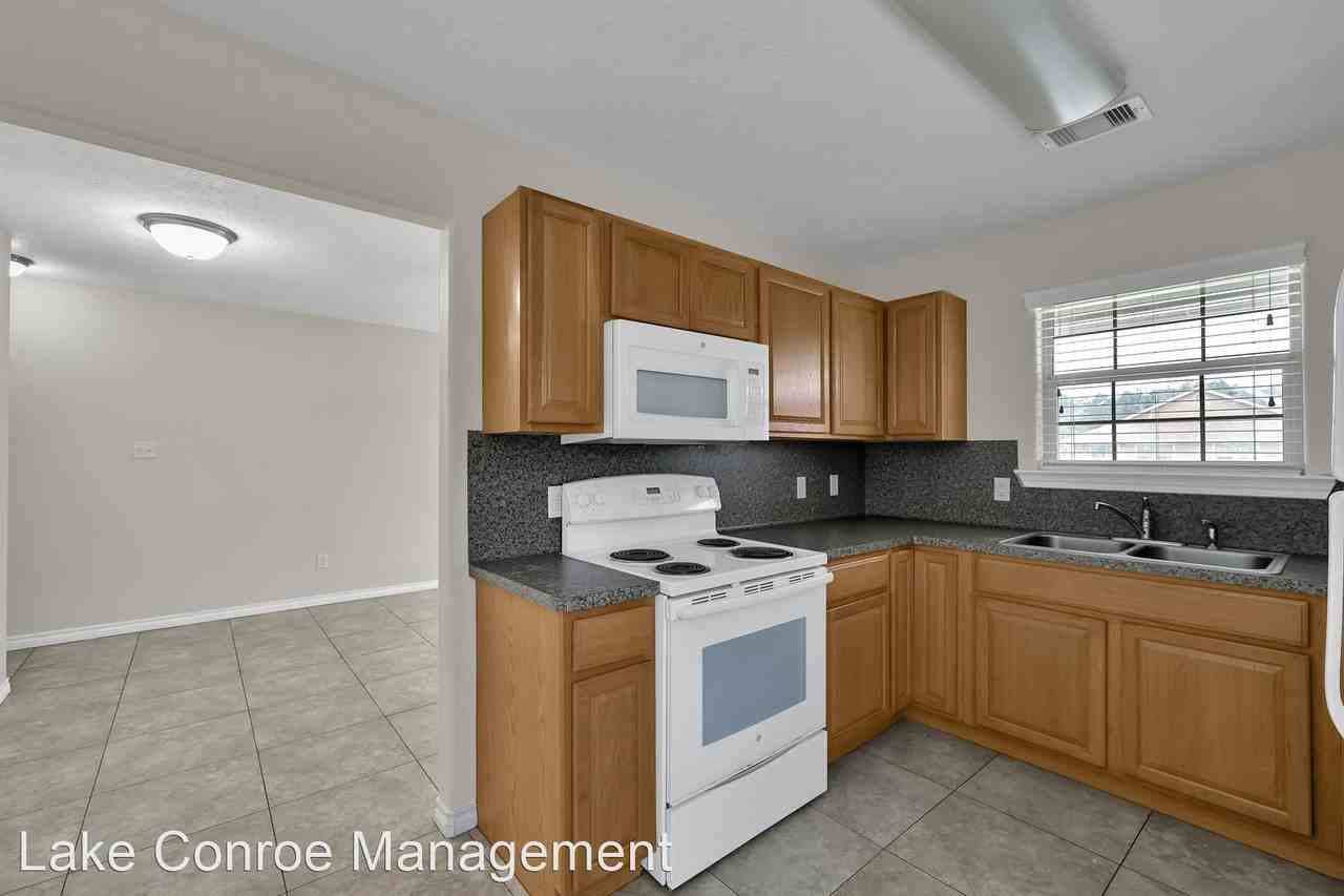 Rare Three Bedroom Two Bath Duplex in Willis Apartments 163 S Bend Ct