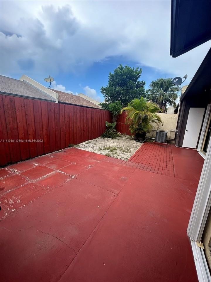 1439 Yellowthroat St - Photo 2 of 15