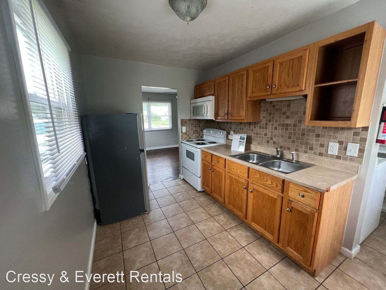 1810 Sycamore St - Photo 2 of 9