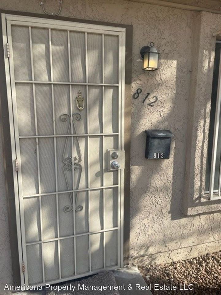 812 N Torrey Pines Dr - Photo 2 of 33