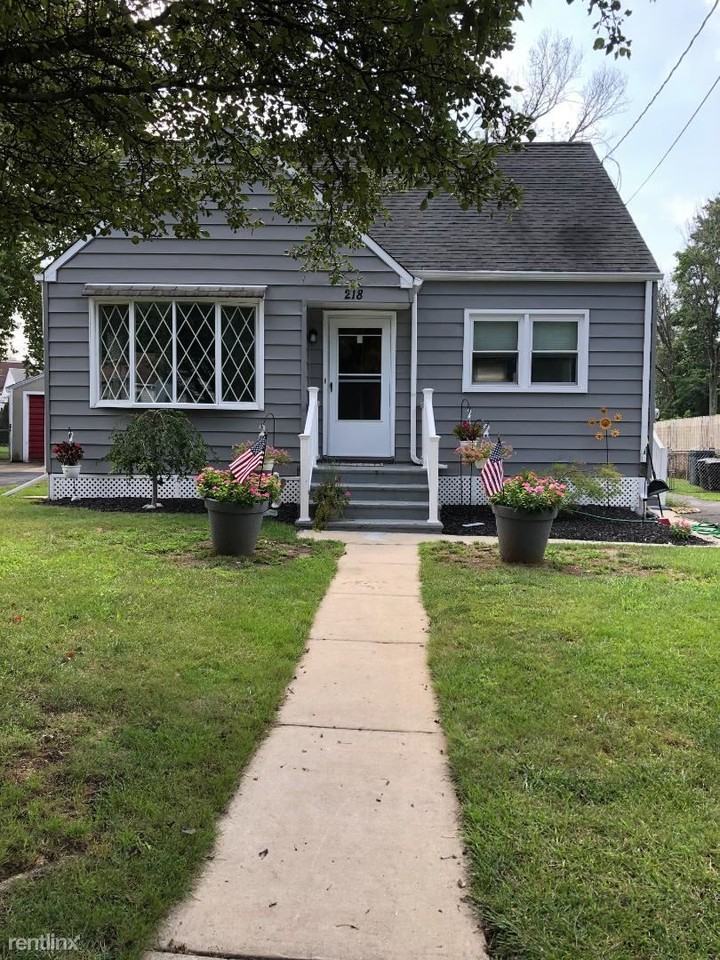 218 Union St - Photo 2 of 13