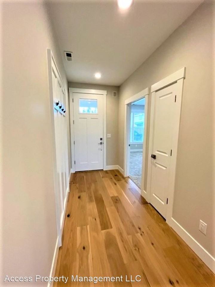 242 Ne 18th Ave - Photo 3 of 22