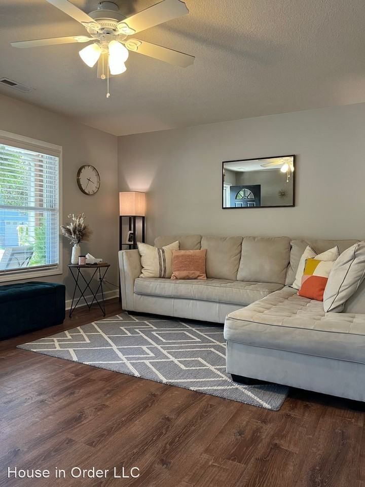 1 English Ivy Rd - Photo 2 of 9