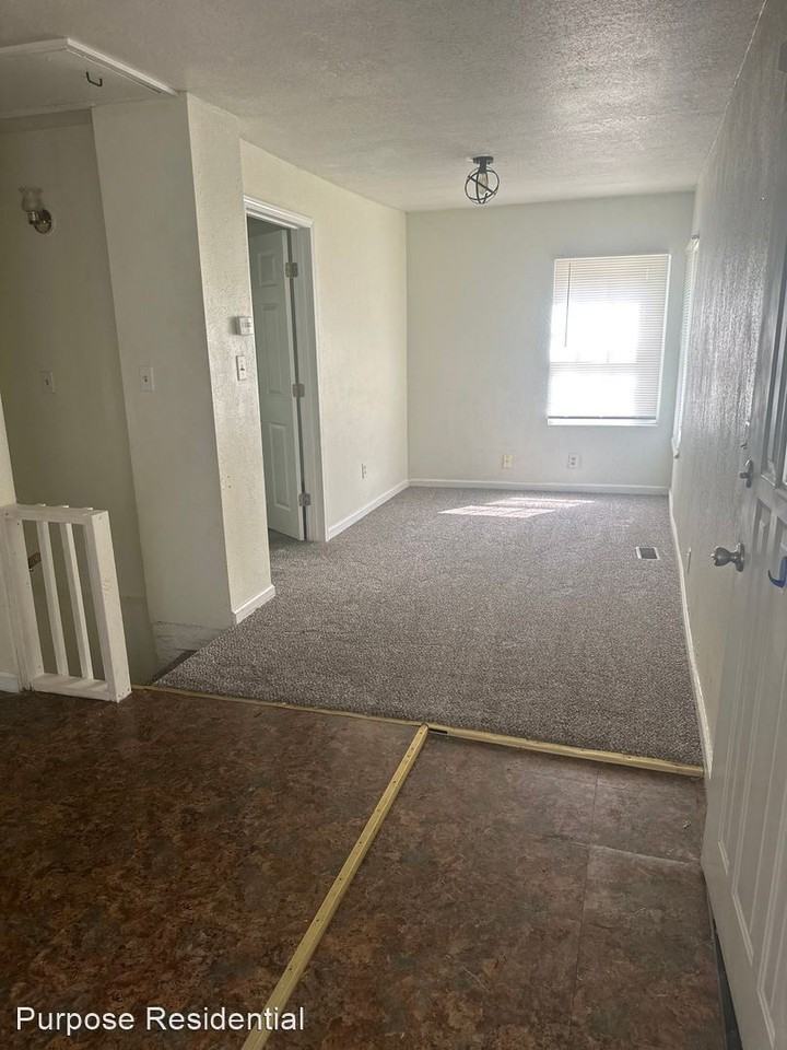 9404 E 15th St S - Photo 2 of 8