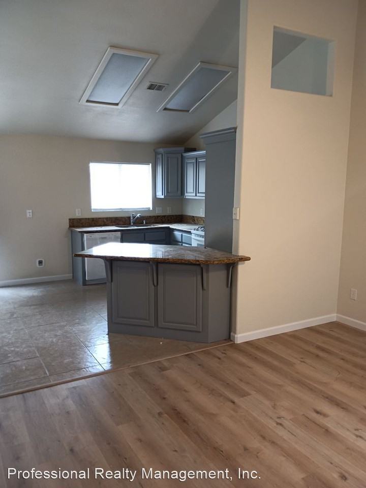 7413 Senalda Ct - Photo 3 of 14