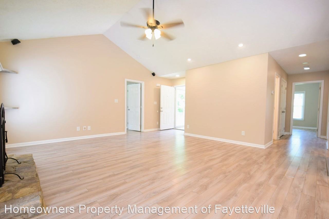 135 Windsor Ln - Photo 3 of 24