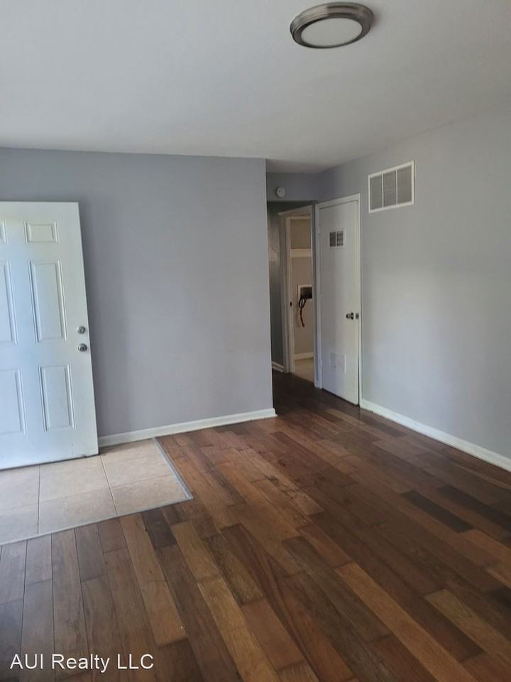 11108 Bristol Ter - Photo 3 of 6