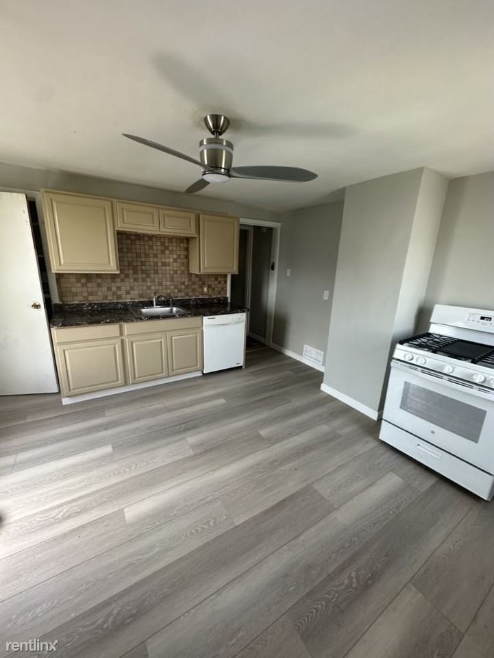 345 Pearl St #2 - Photo 2 of 13