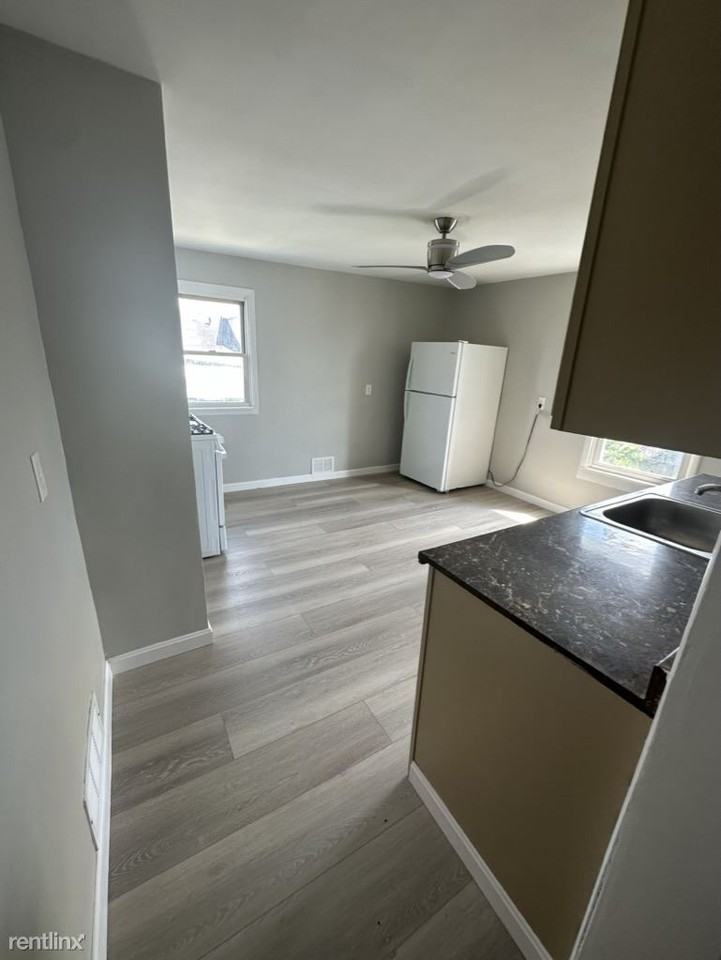 345 Pearl St #2 - Photo 3 of 13