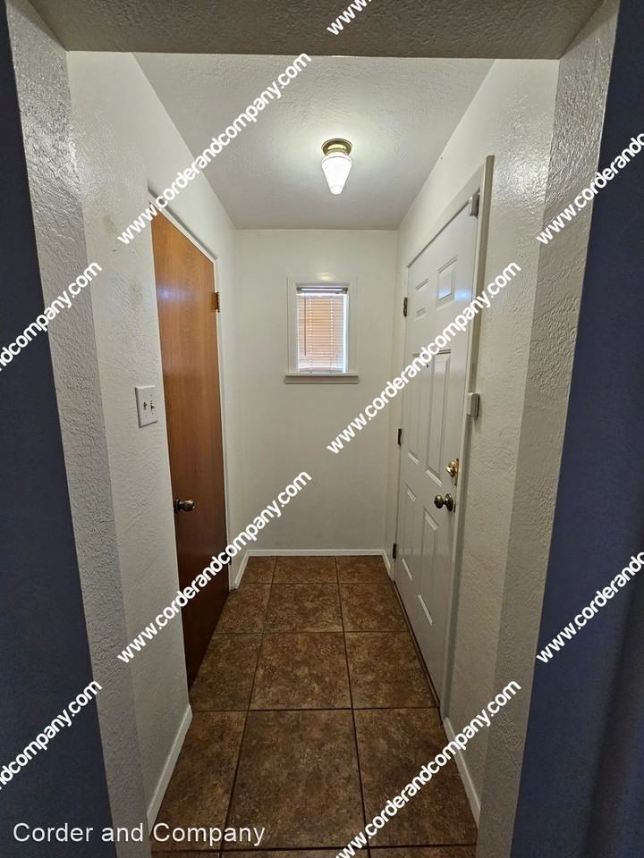 2415 Wisconsin St Ne - Photo 2 of 18