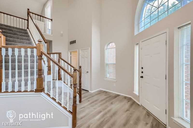 3409 Bradford Dr - Photo 2 of 20