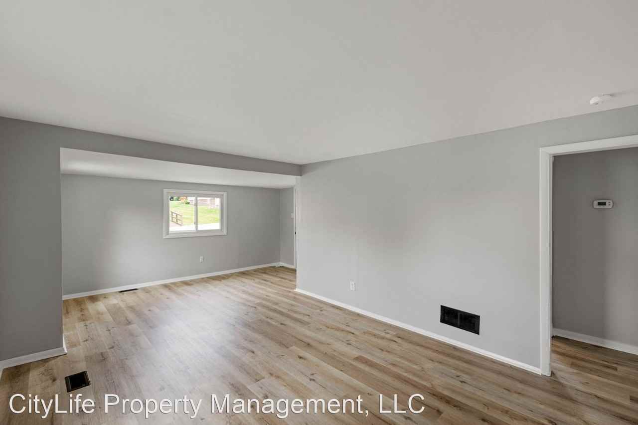 221 Broadway Street Ext - Photo 3 of 23