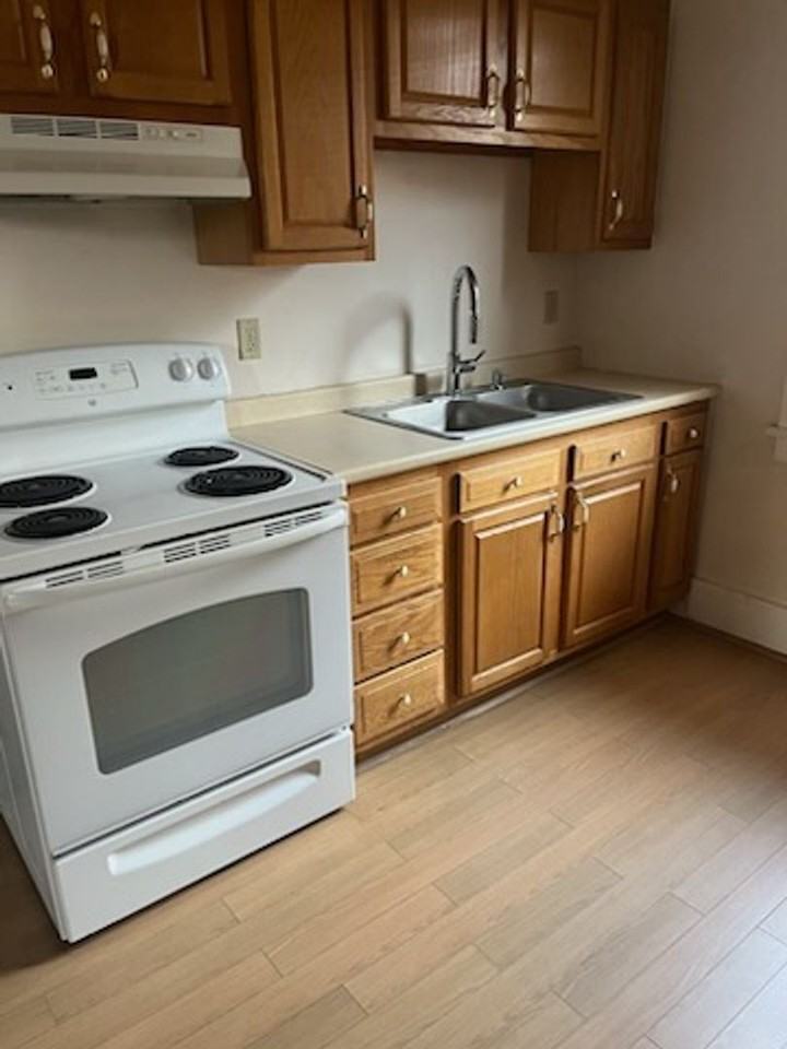 1412 Lenz Ave - Photo 2 of 6