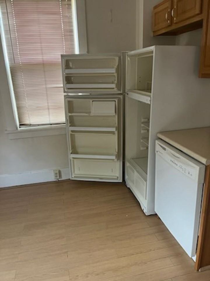 1412 Lenz Ave - Photo 3 of 6