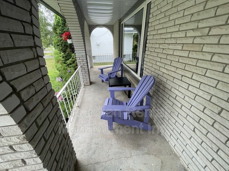 486 Chelsea Cres - Photo 2 of 37