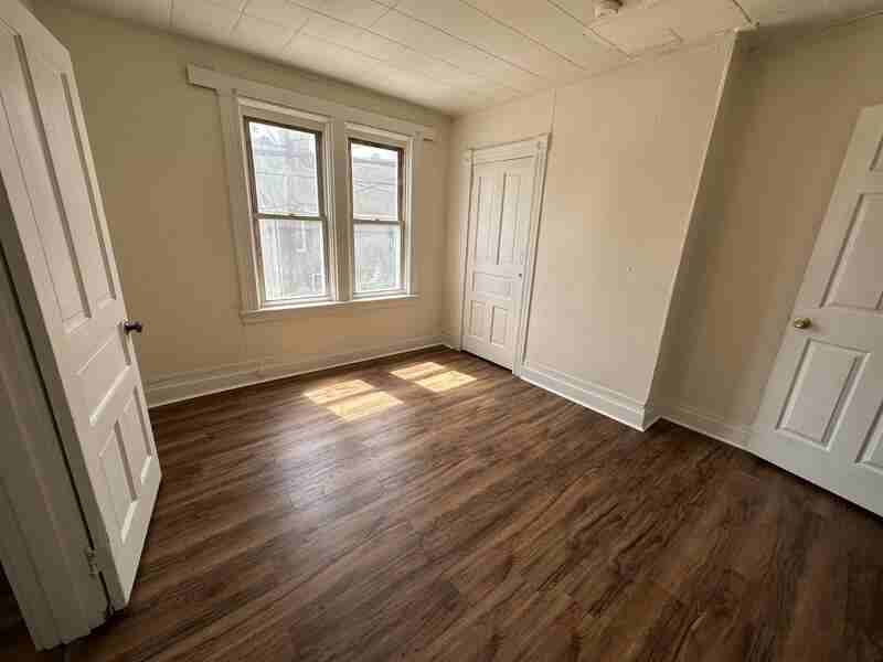 1301 Penn Ave - Photo 3 of 7