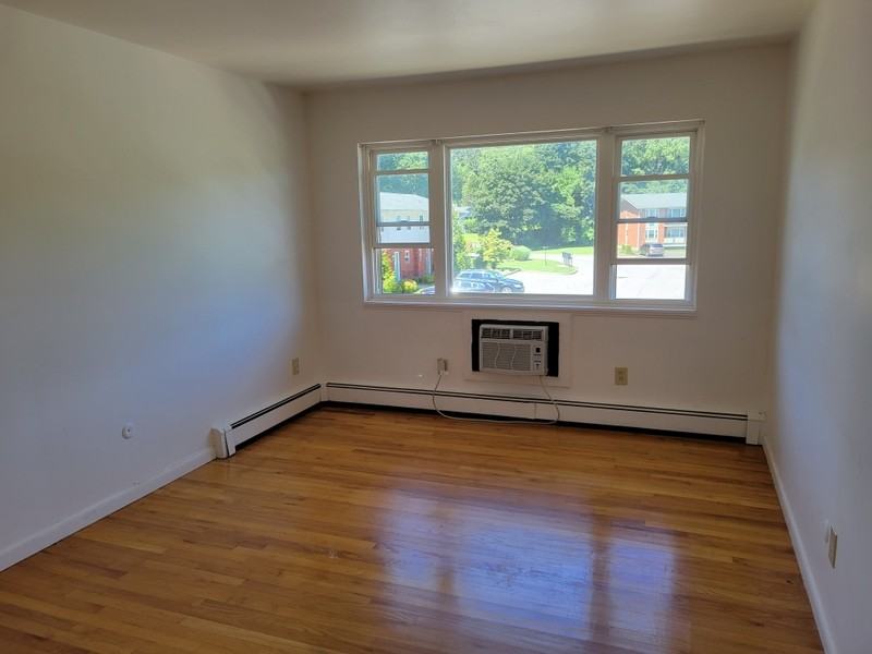 32 Orchard Hills Apts - Photo 3 of 8