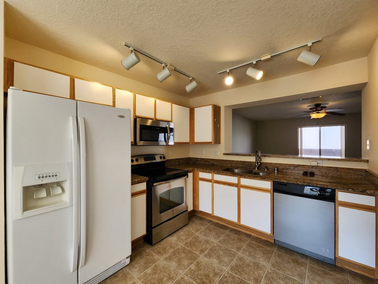 6591 S Richards Ave - Photo 3 of 16