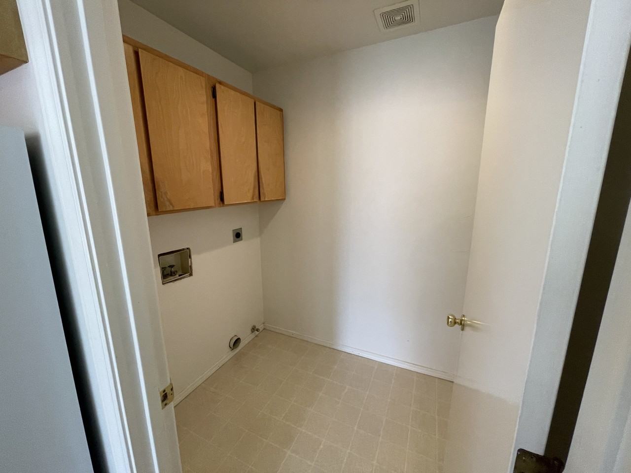 3013 N Truwood Dr - Photo 3 of 8