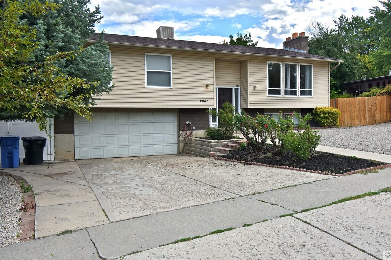 2087 E Hazelwood Way - Photo 2 of 36